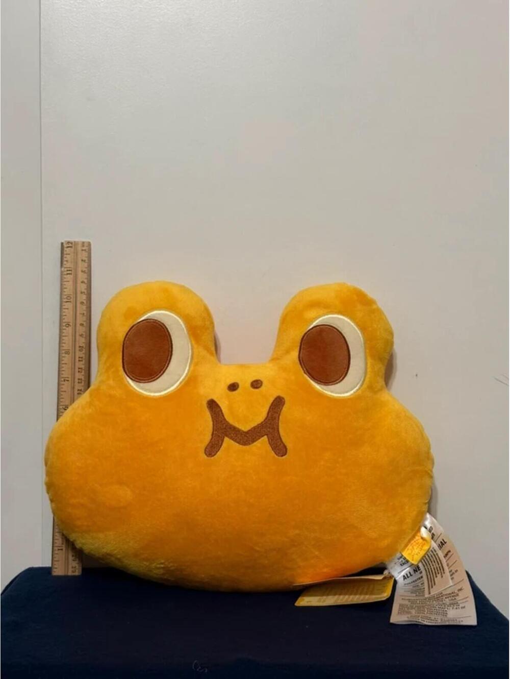 Line friends Sally Makes Everything Yellow Leonard Cushion